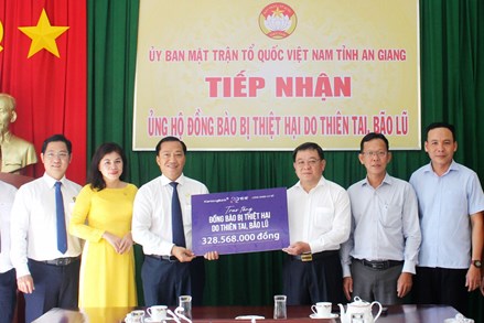 An Giang: Ủy ban MTTQ Việt Nam tỉnh tiếp nhận ủng hộ đồng bào khắc phục hậu quả bão lũ 