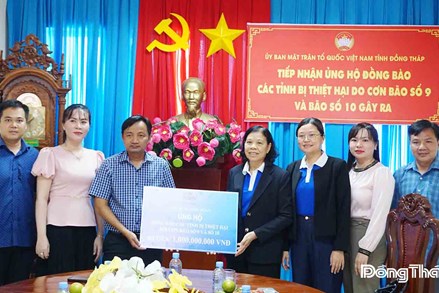 Đồng Tháp: Ủy ban MTTQ Việt Nam tỉnh tiếp nhận ủng hộ đồng bào bị thiệt hại do bão lũ 