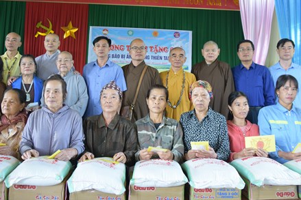 Bắc Ninh: Giáo hội Phật giáo Việt Nam trao hơn 1 tỷ đồng hỗ trợ người dân bị thiệt hại do thiên tai