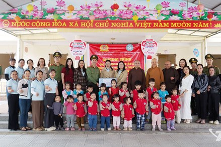 Thái Nguyên: Ban Trị sự Giáo hội Phật giáo tỉnh Thái Nguyên hỗ trợ trang thiết bị cho Trường Mầm non Liên cơ