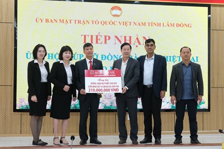 Lâm Đồng: Ủy ban MTTQ Việt Nam tỉnh tiếp nhận hơn 700 triệu đồng giúp đồng bào vũng lũ và Quỹ Vì người nghèo