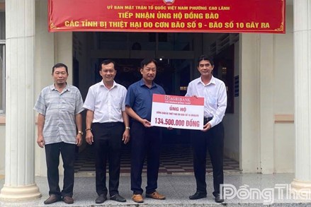 Đồng Tháp: Ủy ban MTTQ Việt Nam phường Cao Lãnh tiếp nhận ủng hộ 134,5 triệu đồng hỗ trợ đồng bào bị ảnh hưởng bão số 10