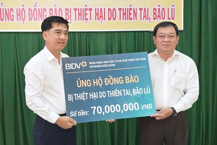 An Giang: Ủy ban MTTQ Việt Nam tỉnh tiếp nhận ủng hộ đồng bào khắc phục hậu quả bão lũ 