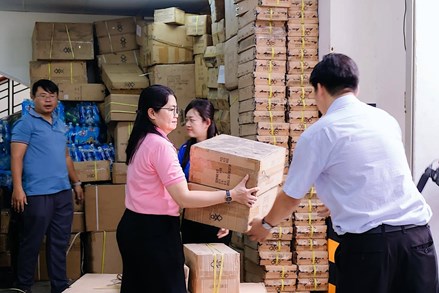 TP Hồ Chí Minh: Ủy ban MTTQ Việt Nam thành phố chuyển hơn 70 tấn hàng cứu trợ đồng bào bị thiệt hại do bão lũ