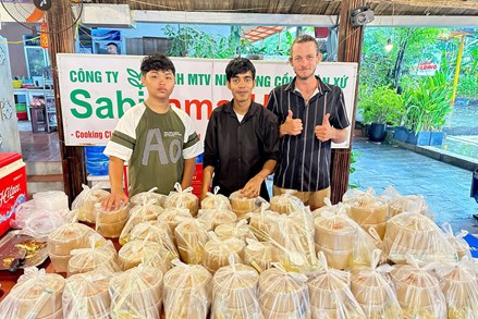 Đà Nẵng: Tình người trong mưa lũ