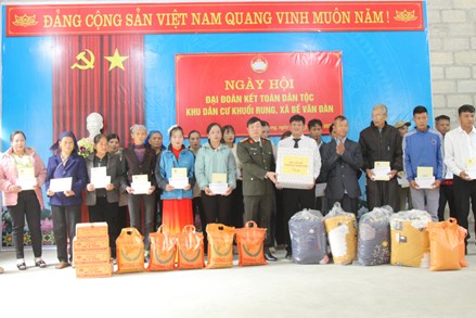 Cao Bằng: Ngày hội Đại đoàn kết toàn dân tộc tại khu dân cư xóm Khuổi Rung, xã Bế Văn Đàn.