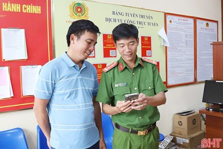 Người dân Hà Tĩnh hào hứng góp ý dự thảo các văn kiện đại hội Đảng trên VNeID