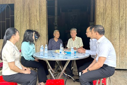 Tây Ninh: Ủy ban MTTQ Việt Nam tỉnh thăm hỏi, hỗ trợ các hộ dân bị thiệt hại do mưa, lũ tại xã Tân Thạnh