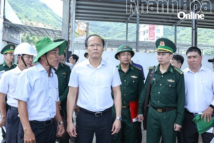 Khánh Hòa: Chủ tịch Ủy ban MTTQ Việt Nam tỉnh Nguyễn Khắc Hà kiểm tra công tác phòng, chống bão số 13