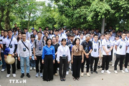 Góp ý dự thảo văn kiện Đại hội XIV: Phát huy trí tuệ, khát vọng cống hiến của kiều bào