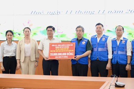 TP Hồ Chí Minh: Ủy ban MTTQ Việt Nam thành phố hỗ trợ người dân Quảng Ngãi, Huế và Đà Nẵng khắc phục thiệt hại bão lũ