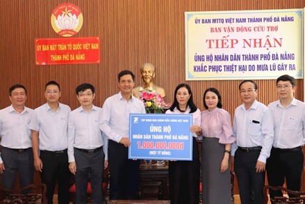 Đà Nẵng: Ủy ban MTTQ Việt Nam thành phố tiếp nhận 2 tỷ đồng hỗ trợ đồng bào bị lũ lụt