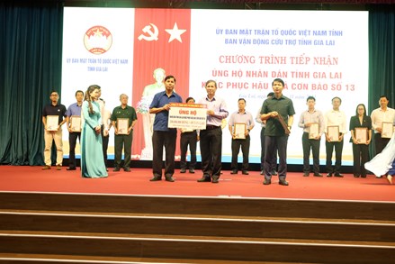 Gia Lai: Ủy ban MTTQ Việt Nam tỉnh tiếp nhận ủng hộ hỗ trợ người dân khắc phục hậu quả bão số 13