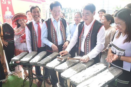 Phó Thủ tướng Chính phủ Mai Văn Chính dự Ngày hội đại đoàn kết toàn dân tộc tại Khánh Hòa 