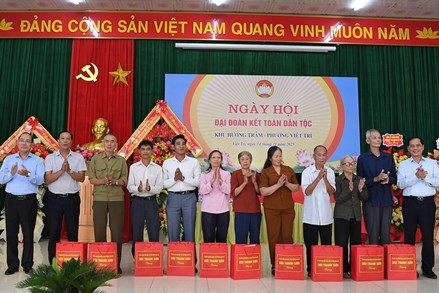 Phó Thủ tướng Chính phủ Bùi Thanh Sơn dự Ngày hội Đại đoàn kết toàn dân tộc tại Phú Thọ