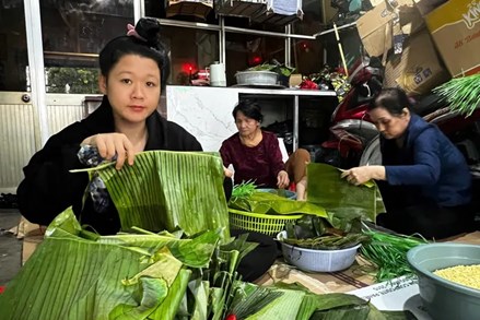 Người dân Quảng Ngãi gói bánh chưng hỗ trợ vùng lũ Gia Lai, Đắk Lắk