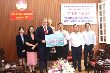 Ủy ban MTTQ Việt Nam thành phố Đà Nẵng tiếp nhận 1,5 tỷ đồng ủng hộ người dân vùng lũ