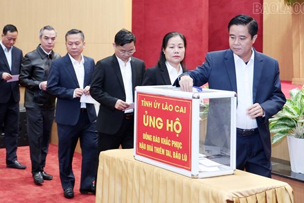 Lào Cai hỗ trợ Nhân dân miền Trung và Tây Nguyên số tiền 14 tỷ đồng khắc phục hậu quả bão số 13