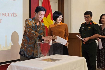 Cộng đồng người Việt tại Indonesia sẻ chia khó khăn với đồng bào vùng thiên tai