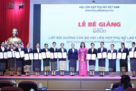 Trung ương Hội LHPN Việt Nam bế giảng lớp bồi dưỡng cán bộ Hội LHPN Lào năm 2025