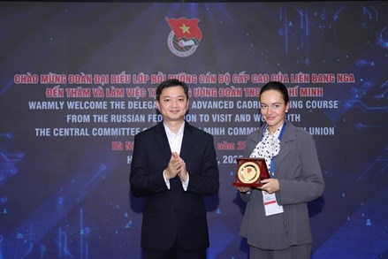 Trung ương Đoàn TNCS Hồ Chí Minh báo cáo chuyên đề dành cho lớp bồi dưỡng công chức cao cấp của Liên bang Nga