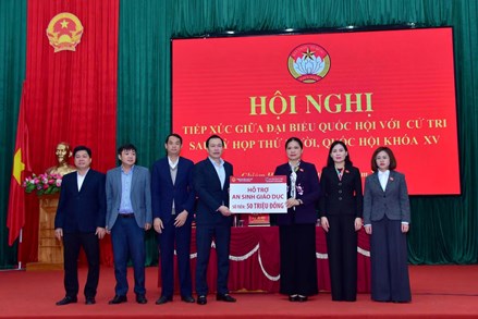 Phó Chủ tịch Ủy ban Trung ương MTTQ Việt Nam Hà Thị Nga tiếp xúc cử tri tại Tuyên Quang