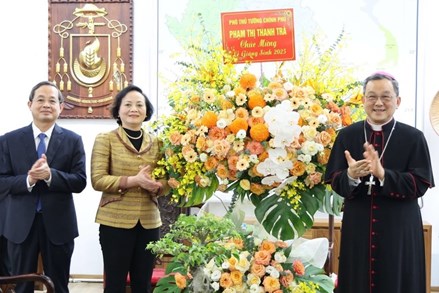 Phó Thủ tướng Phạm Thị Thanh Trà thăm, chúc mừng Giáng sinh Tòa Giám mục Bắc Ninh