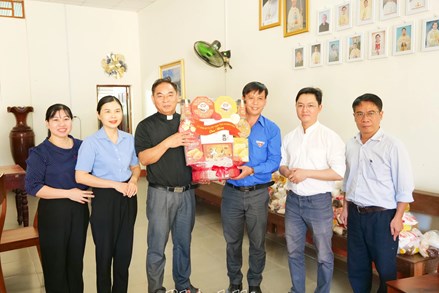 Khánh Hòa: Ủy ban MTTQ Việt Nam tỉnh thăm, chúc mừng các cơ sở tôn giáo nhân dịp Giáng sinh 2025