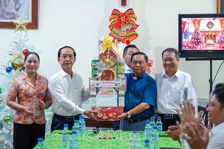 Cà Mau: Chủ tịch Ủy ban MTTQ Việt Nam tỉnh chúc mừng Giáng sinh tại Ủy ban Đoàn kết Công giáo tỉnh 