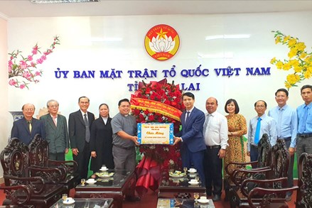 Gia Lai: Chủ tịch Ủy ban MTTQ Việt Nam tỉnh thăm, chúc mừng các tổ chức tôn giáo nhân dịp Giáng sinh