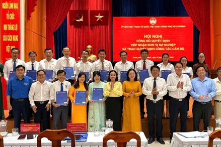 Ủy ban MTTQ Việt Nam thành phố Hồ Chí Minh tiếp nhận đơn vị sự nghiệp trực thuộc