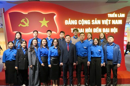 Đoàn Thanh niên MTTQ, các đoàn thể Trung ương thăm Triển lãm “Đảng Cộng sản Việt Nam - Từ Đại hội đến Đại hội“