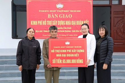 Bắc Ninh: Ủy ban MTTQ Việt Nam tỉnh bàn giao 65 triệu hỗ trợ xây dựng nhà Đại đoàn kết
