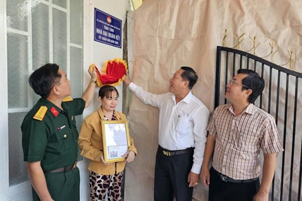 Cần Thơ: Bàn giao nhà Đại đoàn kết cho hộ có hoàn cảnh khó khăn