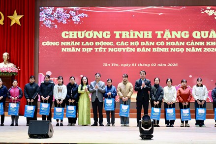 Phó Bí thư Đảng ủy MTTQ, các đoàn thể Trung ương Ngô Văn Cương thăm, tặng quà Tết tại Bắc Ninh 