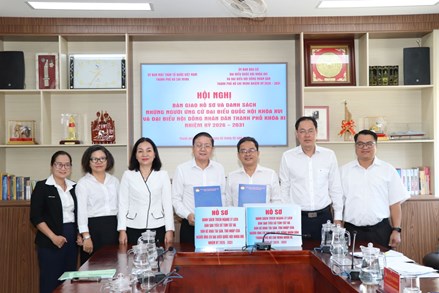 Thành phố Hồ Chí Minh bàn giao hồ sơ người ứng cử đại biểu Quốc hội khóa XVI