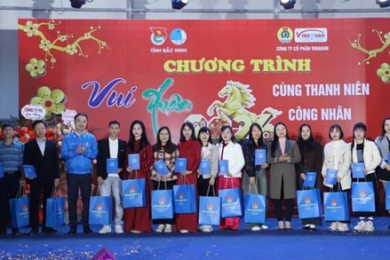 Trung ương Đoàn TNCS Hồ Chí Minh trao quà tết cho thanh niên công nhân tại Bắc Ninh
