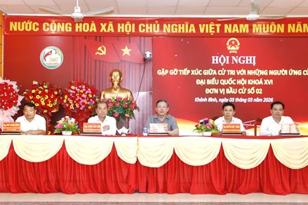 Phó Chủ tịch UBTW MTTQ Việt Nam, Chủ tịch Hội Nông dân Việt Nam Lương Quốc Đoàn tiếp xúc cử tri tại xã Khánh Bình, tỉnh An Giang 