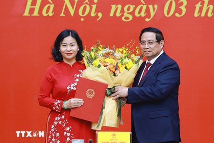 Trao Quyết định điều động, bổ nhiệm lãnh đạo Đảng ủy Chính phủ và 4 bộ, cơ quan