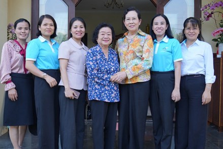Chủ tịch Hội LHPN Việt Nam Lê Thị Thủy thăm hỏi, tri ân các đồng chí nguyên lãnh đạo Hội