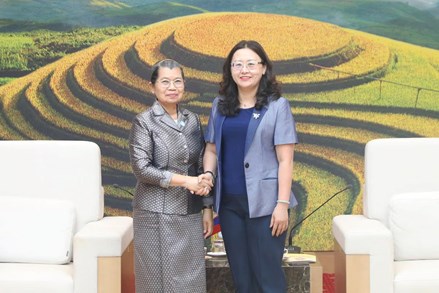 Đoàn đại biểu cấp cao Hội đồng Quốc gia Mặt trận Đoàn kết Phát triển Tổ quốc Campuchia chào xã giao lãnh đạo tỉnh Lào Cai