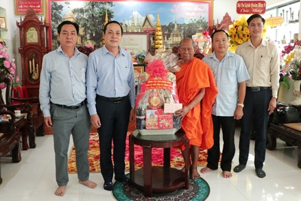 Vĩnh Long: Phó Bí thư Tỉnh ủy thăm, chúc mừng Tết cổ truyền Chôl Chnăm Thmây tại các cơ sở tôn giáo