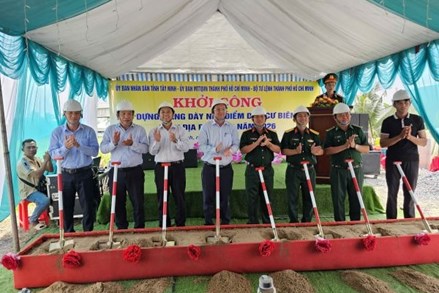 Ủy ban MTTQ Việt Nam Thành phố Hồ Chí Minh cấp phát thuốc miễn phí và khởi công xây dựng 10 căn nhà trên địa bàn tỉnh Tây Ninh 