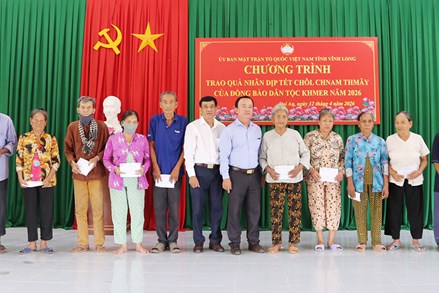 Vĩnh Long: Ủy ban MTTQ Việt Nam tỉnh tặng quà hộ nghèo, cận nghèo xã Hàm Giang, Đại An