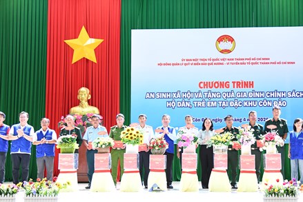 Thành phố Hồ Chí Minh: Ủy ban MTTQ Việt Nam thành phố trao tặng nhiều phần quà an sinh xã hội tại đặc khu Côn Đảo 