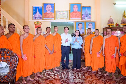 Cà Mau: Đoàn công tác của Hội đồng Dân tộc thăm, chúc Tết cổ truyền Chôl Chnăm Thmây