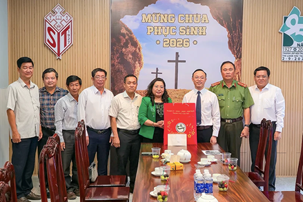 Cần Thơ: Chủ tịch Ủy ban MTTQ Việt Nam thành phố thăm, chúc mừng Lễ Phục sinh các tổ chức tôn giáo trên địa bàn phường Sóc Trăng