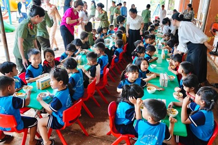 Trung ương Hội LHPN Việt Nam triển khai Chương trình “Bữa ăn dinh dưỡng học đường” năm học 2026-2027 tại tỉnh Vĩnh Long