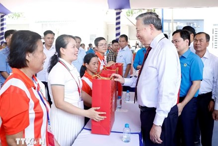 Tổng Bí thư, Chủ tịch nước động viên công nhân, người lao động ở thành phố Hồ Chí Minh