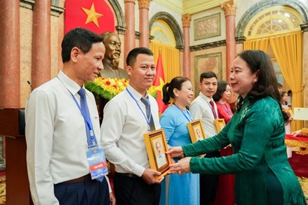 Phó Chủ tịch nước Võ Thị Ánh Xuân gặp mặt các Chủ tịch Công đoàn cơ sở xuất sắc